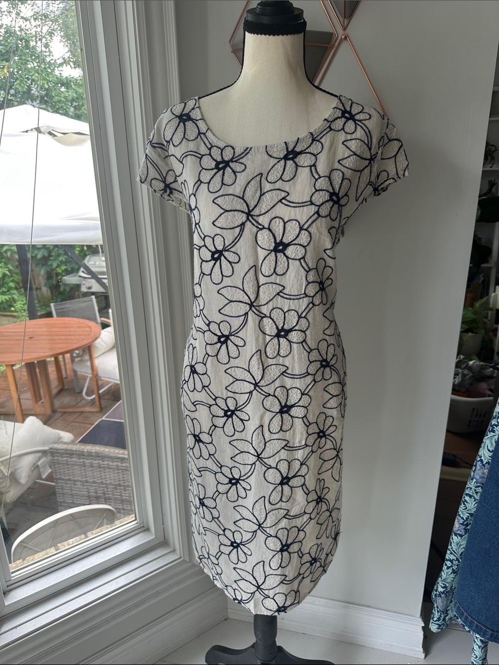 100% LINEN ITALIAN BOUTIQUE Floral Embroidered Sheath Dress White Navy Med Large